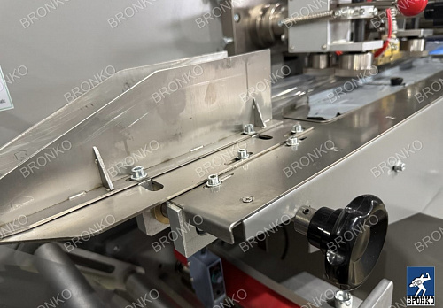 Горизонтально-упаковочная машина Bronkomatic-250X-Servo3  фото 8